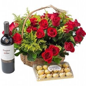 Cesta 18 Rosas Vermelhas Samurai com Vinho e Ferrero de 12