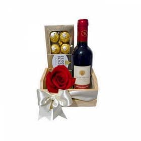 thumb-cesta-rosa-solitaria-chocolates-e-vinho-0