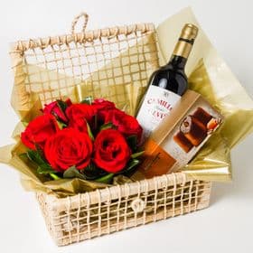 Cesta Vinho, Chocolate e Rosas 