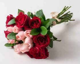 Buque de 18 Rosas Vermelhas e Cor de Rosa