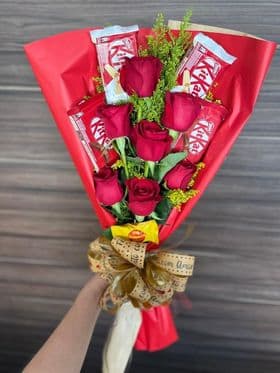 thumb-buque-de-07-rosas-com-4-kitkat-0