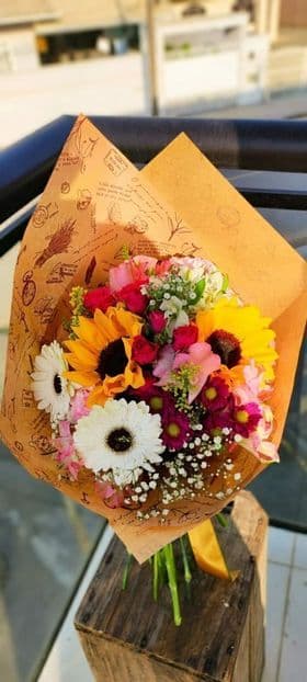 thumb-buque-2-girassol-2-gerberas-flores-do-campo-papel-pardo-0